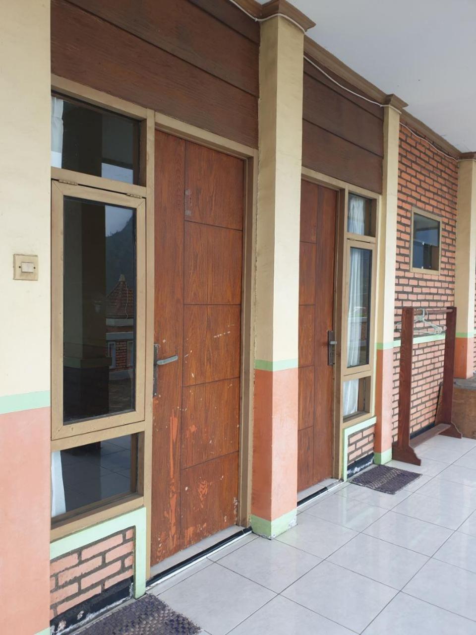 Bromo Holiday Guest House Ngadisari Exterior photo